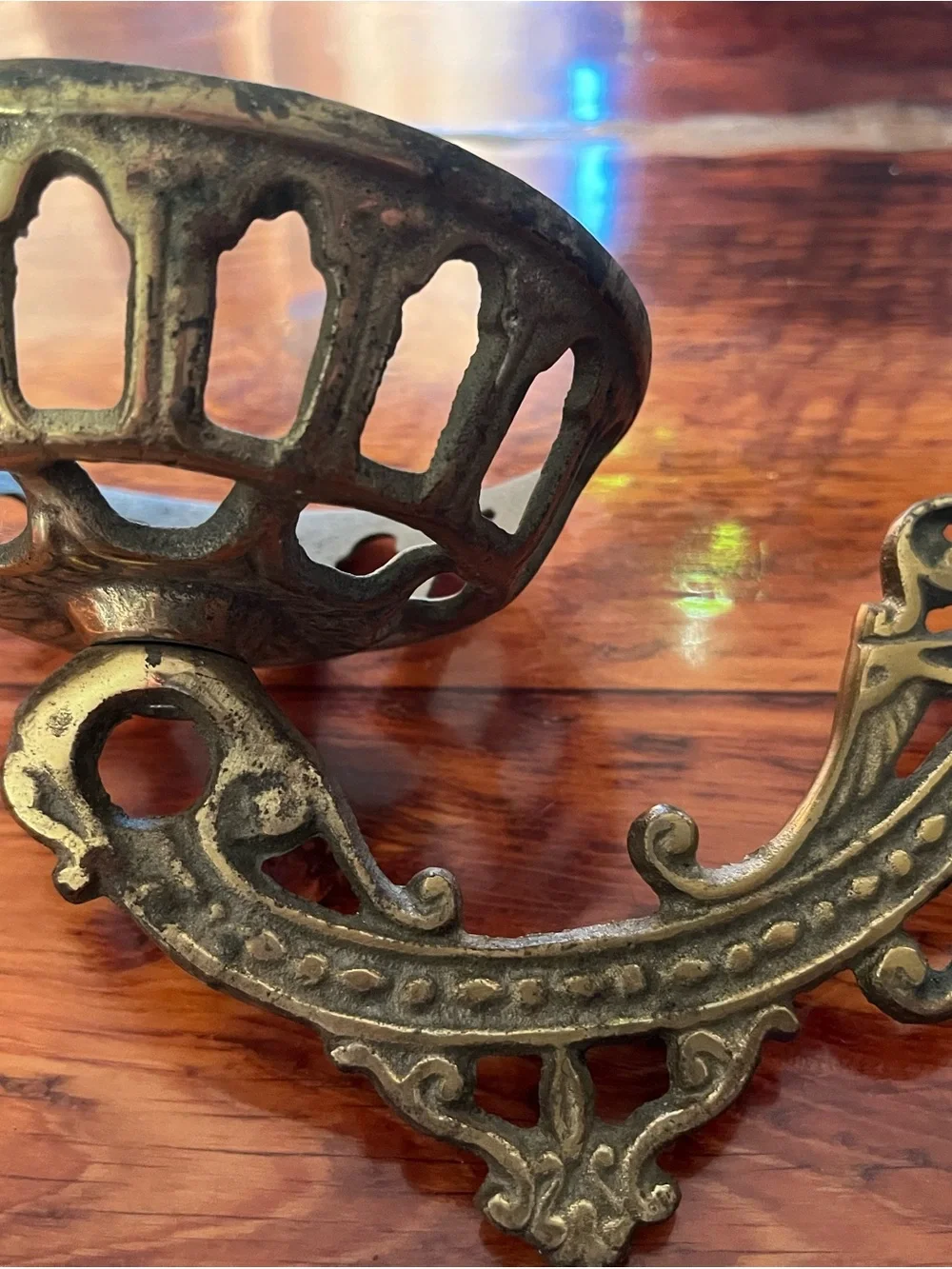 Antique-Style Ornate Brass Wall Sconce - Gold Finish